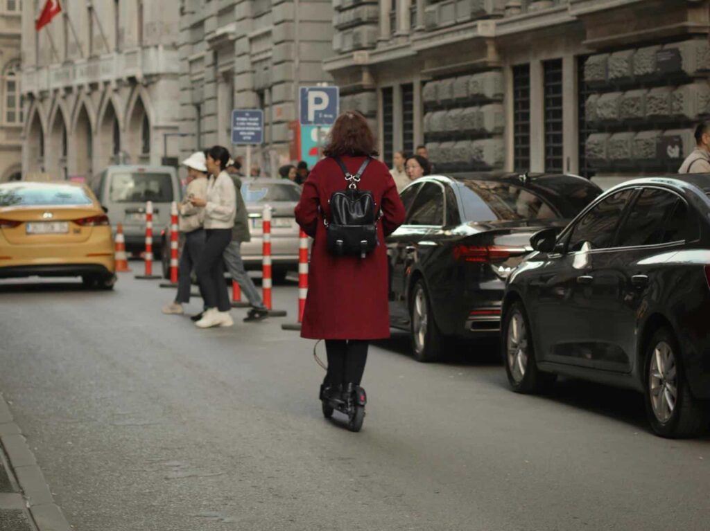 Les trottinettes électriques doivent respecter la signalisation destinée aux cyclistes