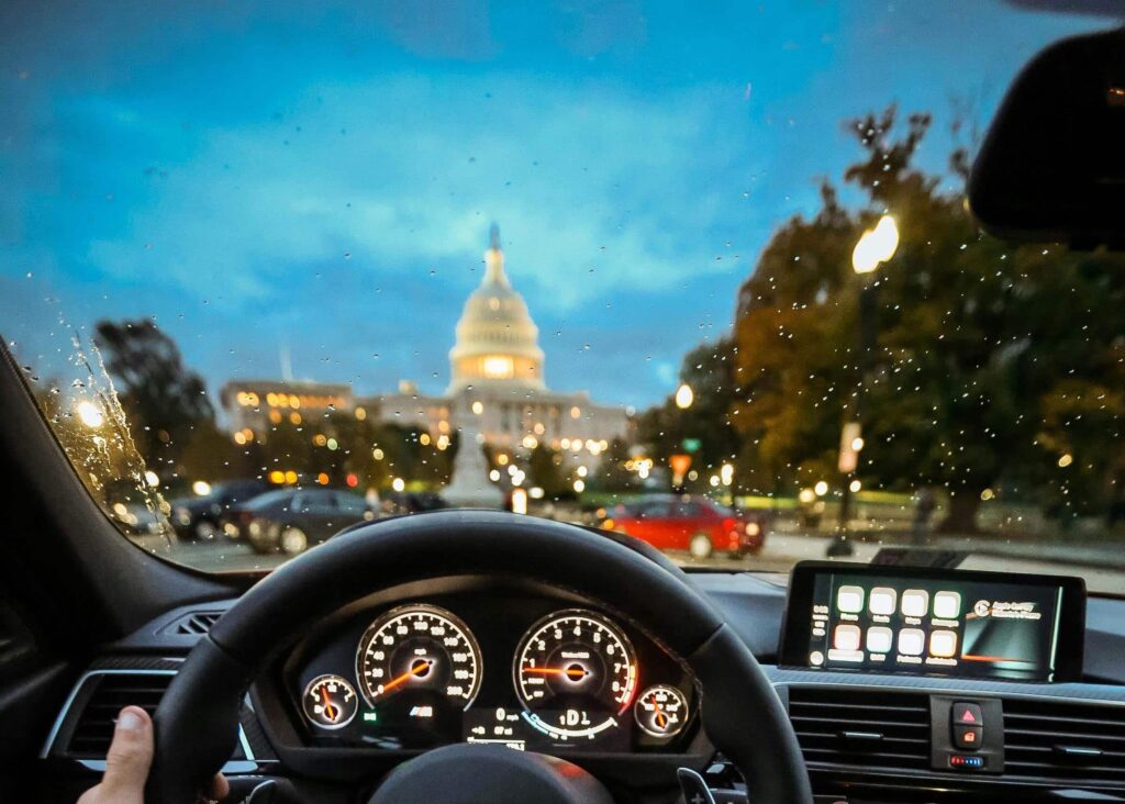 L’importance d’un pare-brise propre pour votre sécurité sur la route