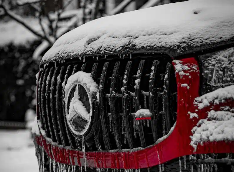 Vague de froid : éviter les problèmes en voiture