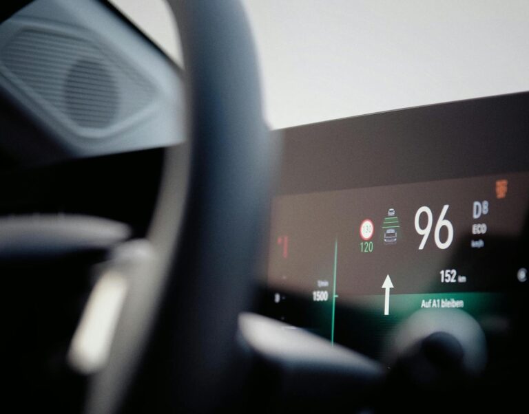 ADAS : quelles aides à la conduite sont désormais obligatoires ?